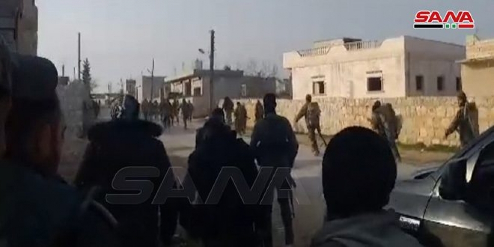 الجيش يدخل مدينة سراقب بريف إدلب ويعمل على تمشيطها من مخلفات الإرهابيين