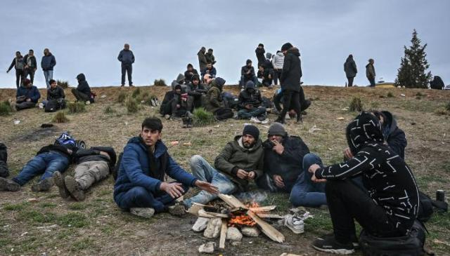 أنقرة تترك الحدود مفتوحة وتتباكى على المهاجرين!