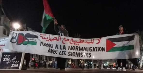 رفضاً للتطبيع.. مغربيون يستنكرون استيراد حافلات من الكيان الصهيوني