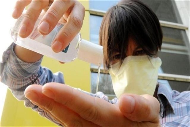 9 نصائح لحماية اليدين من الجفاف الذي يسببه المعقّم   