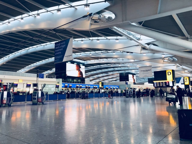 بريطانيا تغلق مطار لندن ومجلس العموم يعلق أعماله بسبب كورونا