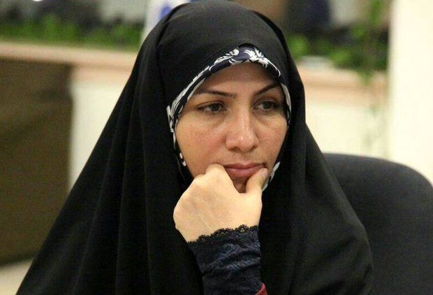 برلمانية إيرانية تُحذّر من انتفاضة عمّالية