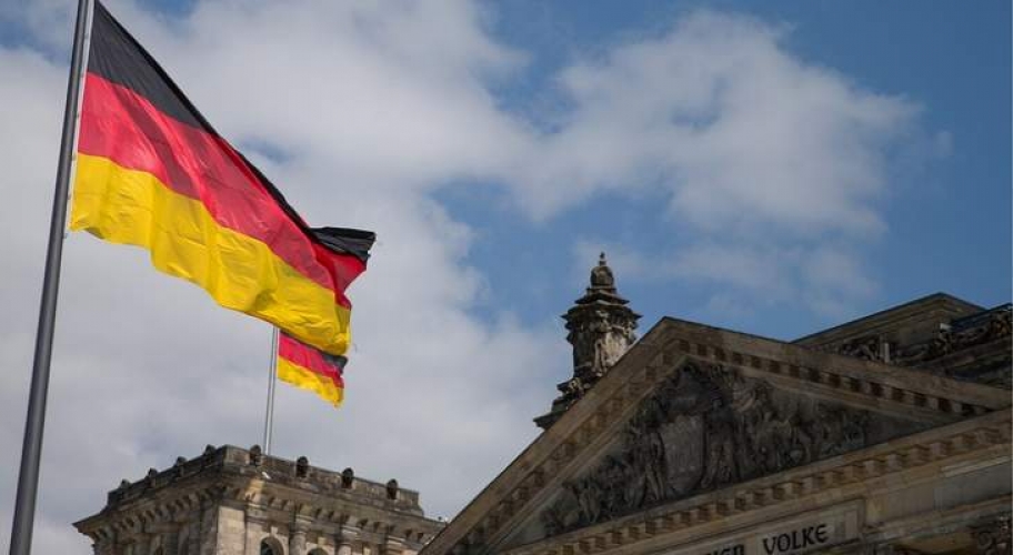 وسائل إعلام ألمانية.. اندلاع حريق في قصر برلين