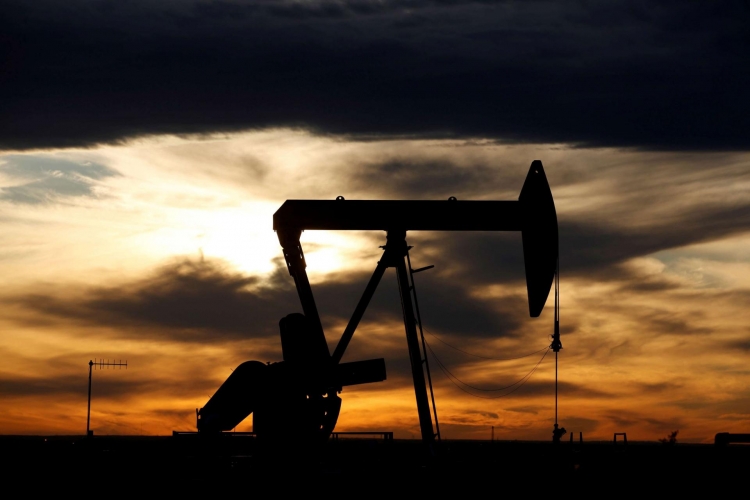 تراجع حاد لأسعار النفط في ظل استمرار المفاوضات على اتفاق لخفض الإنتاج