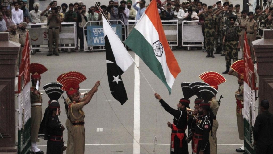 الهند وباكستان تُساعدان المتضررين من كورونا