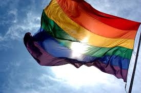 رسمياً.. علم المثليين يُرفع في العراق