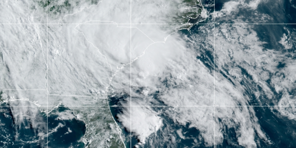 العاصفة الاستوائية بيرثا تجتاح سواحل ولاية كارولاينا الجنوبية
