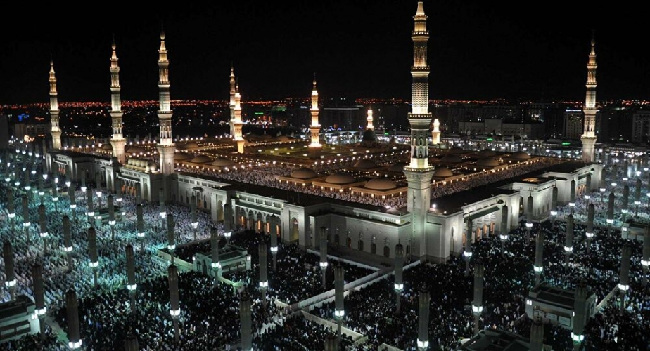 السعودية تحدد شروط الصلاة في المسجد النبوي