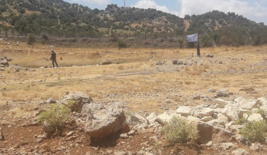العدو الصهيوني يمشط الطريق العكسري بمحاذاة السياج الحدودي بين لبنان وفلسطين