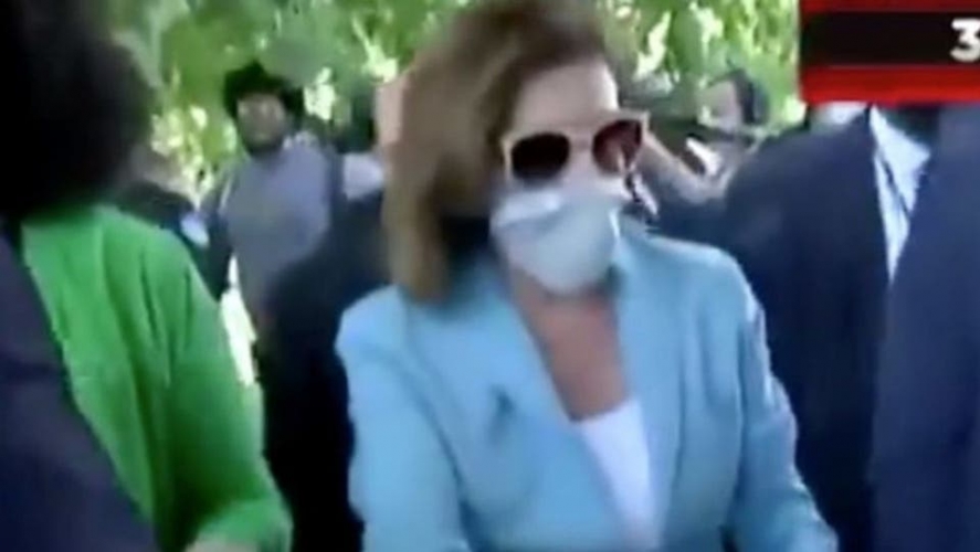 نانسي بيلوسي تشارك في التظاهرات أمام الكونغرس.. فيديو