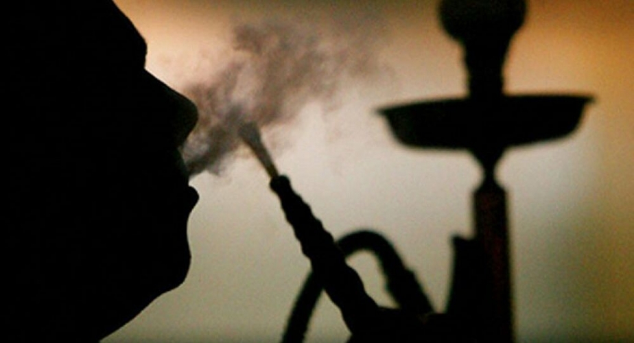 الصحة العالمية توصي بحظر التدخين في الأماكن العامة