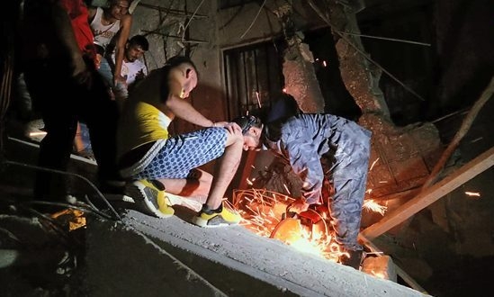 وفاة 5 أشخاص بانهيار بناء مخالف وقيد الإنشاء في اللاذقية