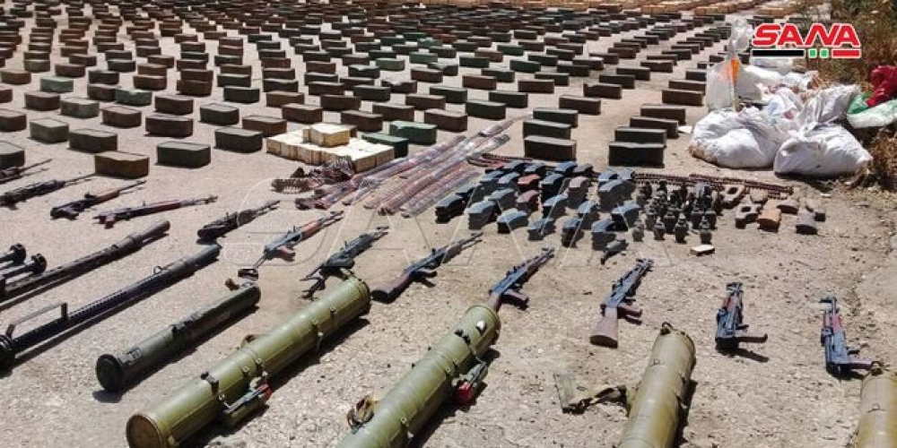 ضبط كمية كبيرة من الأسلحة والذخيرة بحمص معدة للتهريب إلى المجموعات الإرهابية في ريف إدلب