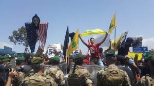 اشتباك بين عناصر الجيش اللبناني ومحتجين على زيارة قائد المنطقة الوسطى في الجيش الأمريكي