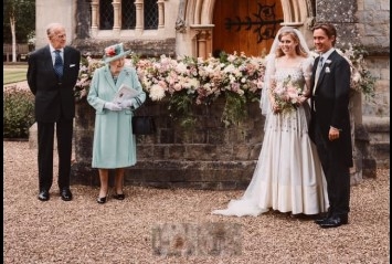 بعد تأجيلات بسبب كورونا.. القصر الملكي البريطاني ينشر صورا رسمية لحفل زفاف سري