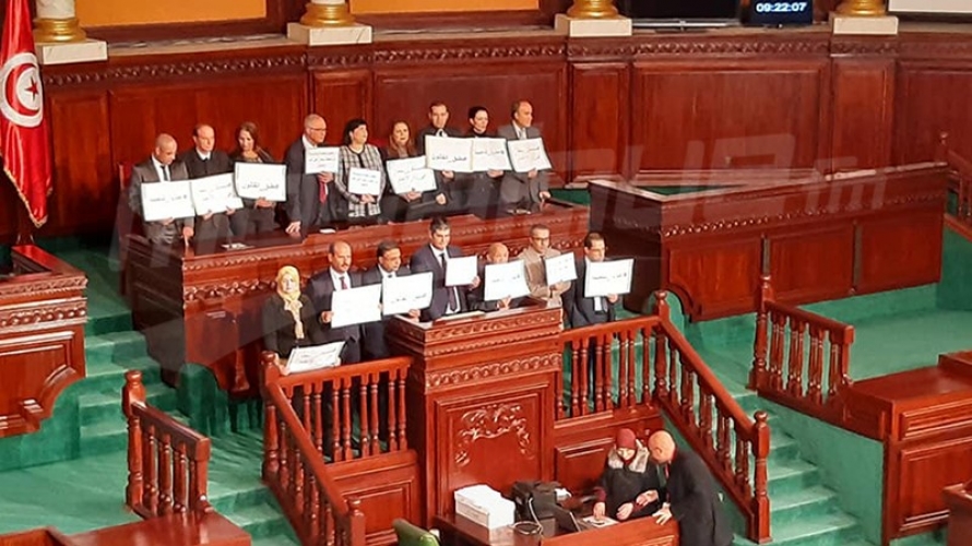 الحزب الدستوري الحر في تونس، يواصل اعتصامه في البرلمان