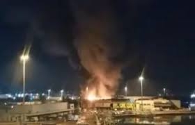 بالفيديو.. حريق هائل في ميناء أنكونا الإيطالي