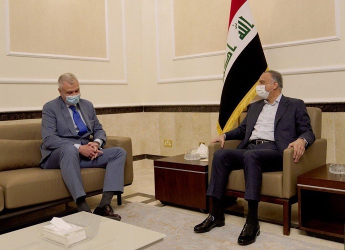 رئيس الوزراء العراقي يبحث مع السفير الروسي تعزيز التعاون بين البلدين