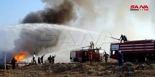 نشوب حريق في أحد خطوط النفط بدير الزور وفرق الإطفاء تعمل على إخماده   