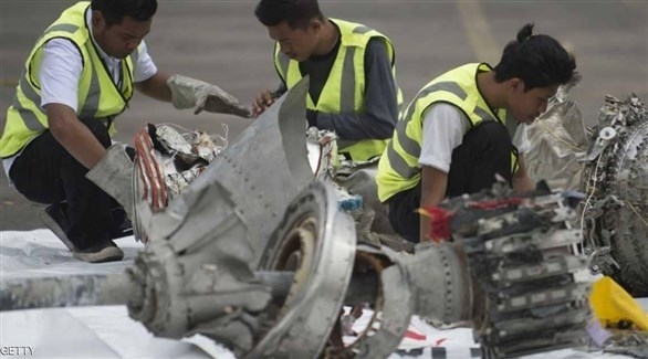 العثور على أشلاء بشرية في موقع تحطم الطائرة الإندونيسية