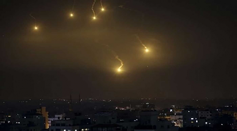 الدفاعات الجوية السورية تتصدى لعدوان إسرائيلي في سماء مدينة دمشق