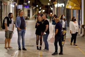 السلطات الإسبانية تلغي إلزامية إرتداء الكمامات في الشوارع