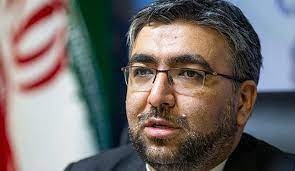 مسؤول إيراني: أي خطأ تجاه السفينة الإيرانية سيواجه برد ثنائي إيراني - لبناني