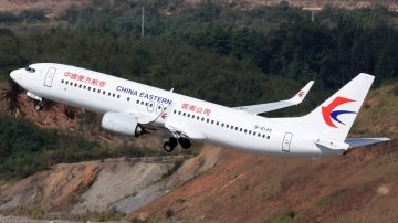 تحطم طائرة ركاب من طراز بوينغ تابعة لشركة شرق الصين وعلى متنها 133 شخصا