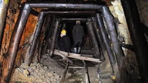 مصرع 4 أشخاص وإصابة 19 في انفجارات بمنجم للفحم في بولندا