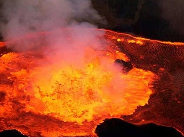 بركان كارانجيتانج في إندونيسيا يتسبب في إجلاء 600 شخص