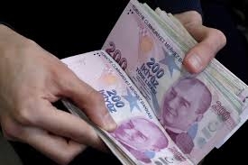 إنخفاض قياسي لليرة التركية غير مسبوق منذ حذفت تركيا ستة أصفار من ورقة عملتها   