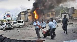 قتلى وجرحى جراء تفجيرين انتحاريين وسط الصومال  