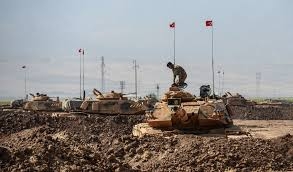 استهداف معسكر ( زيلكان ) التركي بشمال العراق بـ 20 صاروخ