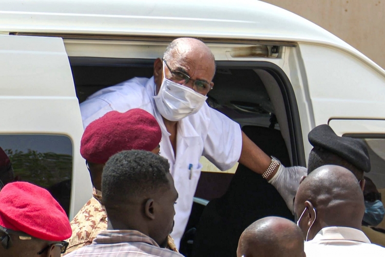 الجيش السوداني: البشير لا يزال محتجزا في مستشفى عسكري تحت حراسة الشرطة القضائية