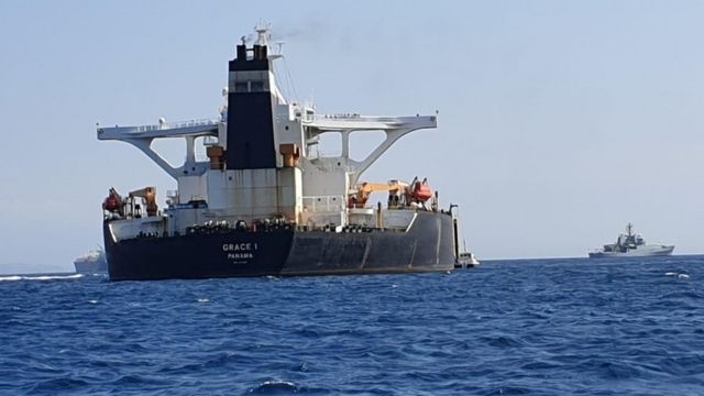 إيران تحتجز ناقلة نفط متجهة إلى أمريكا في خليج عمان