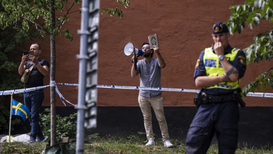 السويد تسمح رسميا بحرق القرآن أمام مسجد في ستوكهولم و الدوما الروسي يتوعد السلطات السويدية