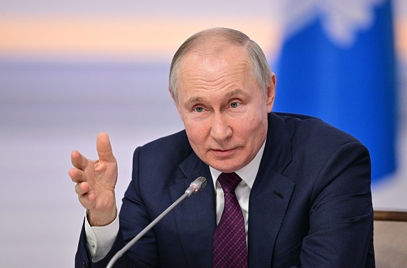 بوتين: العالم لم ينهار بسبب العقوبات الغربية بل اتسعت الفرص أمام رواد الأعمال الروس