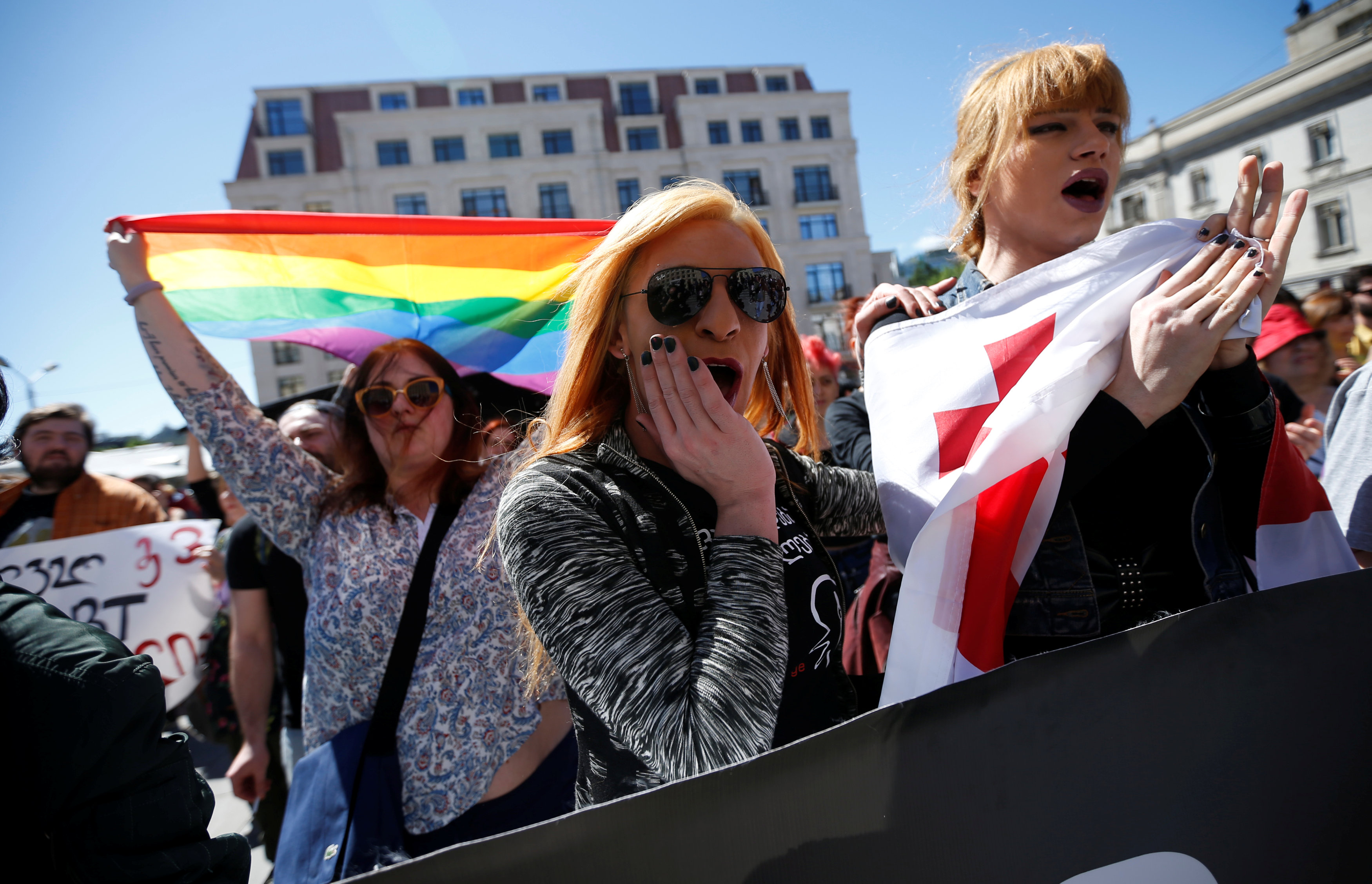 مواطنون في جورجيا يقتحمون تظاهرة للمثليين