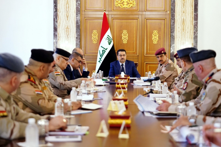رئيس الوزراء العراقي يأمر بوضع خطط مشتركة لتسليح القوات الأمنية