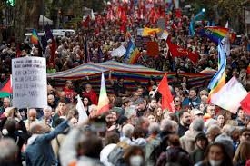 احتجاجات في إيطاليا ضد الناتو وضد تسليح أوكرانيا 