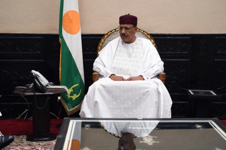 احتجاز الرئيس النيجيري في قصره ومجموعة الإيكواس تقول.. محاولة انقلاب في النيجر