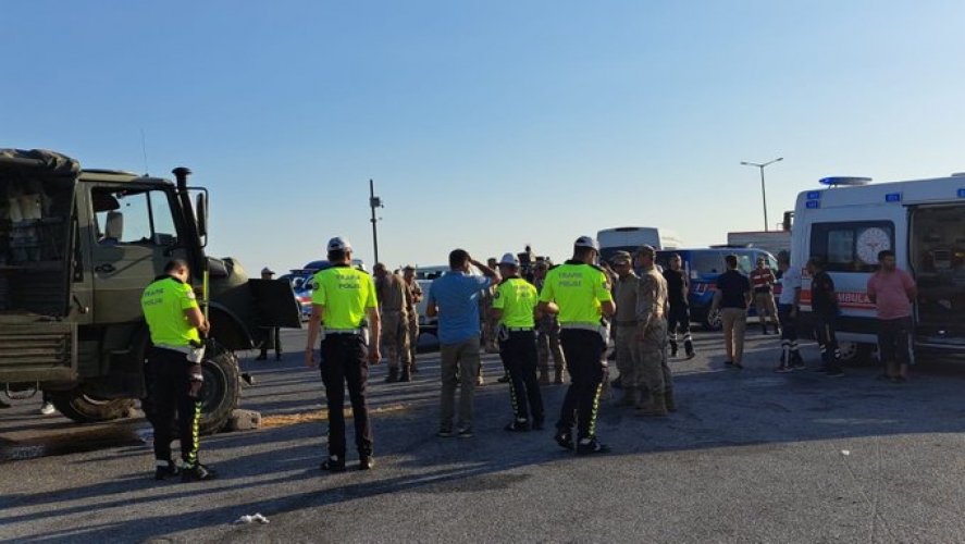 إصابة 10 جنود أتراك في اصطدام عربة عسكرية بشاحنة في هاتاي