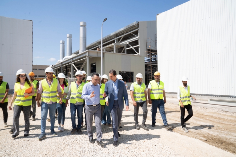 الرئيس الأسد يزور المحطة الجديدة لتوليد الكهرباء في بانياس والشركة السورية لإنتاج اللواقط الكهروضوئية في اللاذقية