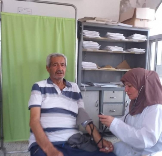 فرق جوالة في ريف دمشق لقياس ضغط الدم بالمنازل