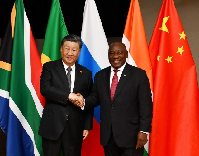 الصين وجنوب إفريقيا: تعاون البريكس ضروري لتحقيق نظام حوكمة عالمي أكثر تمثيلاً وإنصافاً