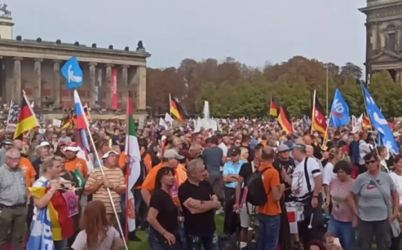 مظاهرات واسعة في برلين لاسقاط النظام و وقف تسليح أوكرانيا على حساب الشعب