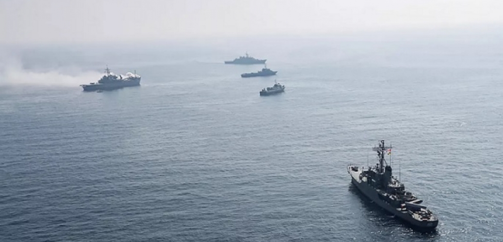 الجيش الإيراني يجري تدريبات تحاكي تدمير سفن في البحر بطائرات مسيرة