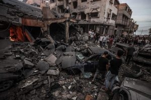 المرصد الأورومتوسطي لحقوق الإنسان: (إسرائيل) أسقطت ما يوازي ربع قنبلة نووية على قطاع غزة وتقتل 14 فلسطينياً كل ساعة