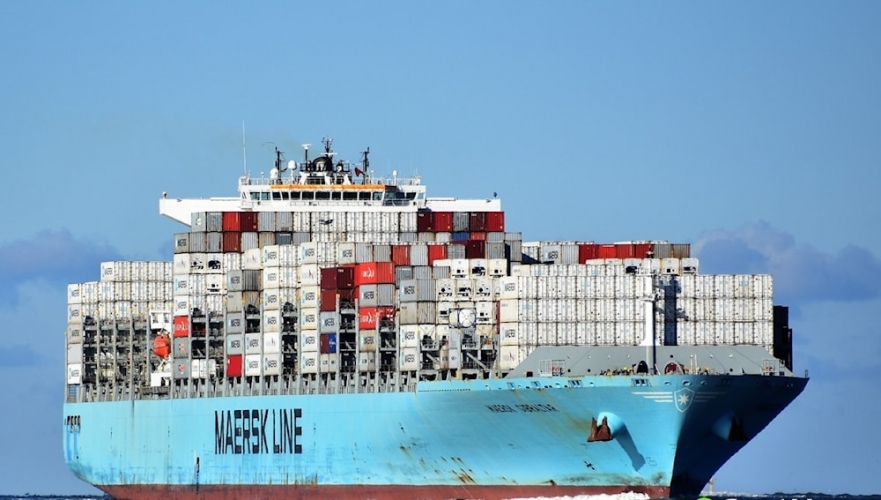 القوات البحرية اليمنية تستهدف سفينة حاويات كانت متجهة إلى الكيان الإسرائيلي