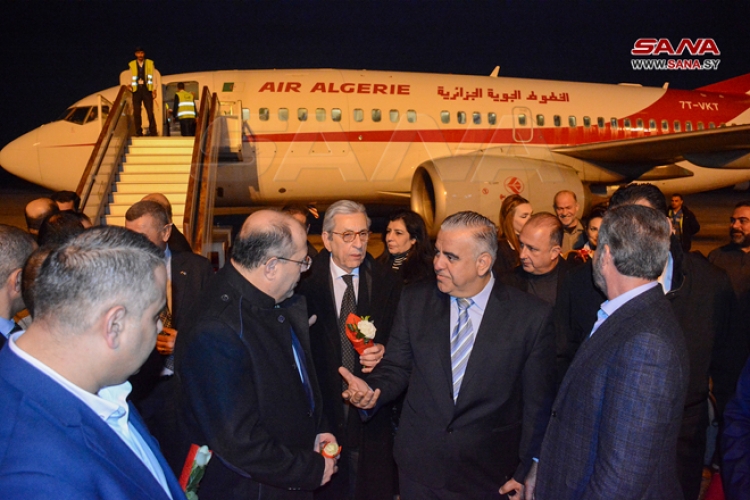 وصول أول رحلة ركاب للخطوط الجوية الجزائرية إلى مطار اللاذقية الدولي